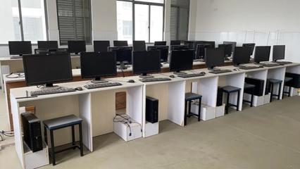 高等職業(yè)技術(shù)學(xué)校廢舊電腦網(wǎng)絡(luò)拍賣公告